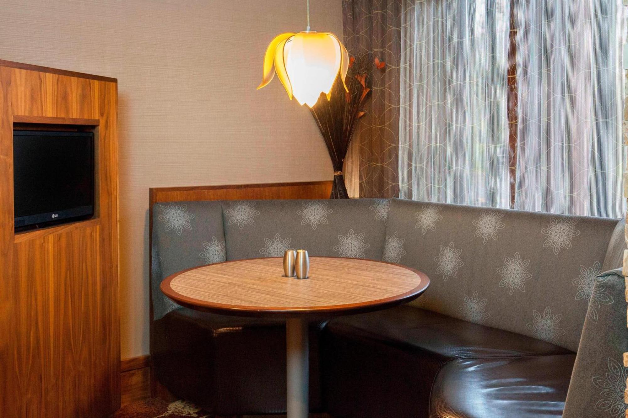 Courtyard By Marriott Ithaca Airport/University Екстер'єр фото