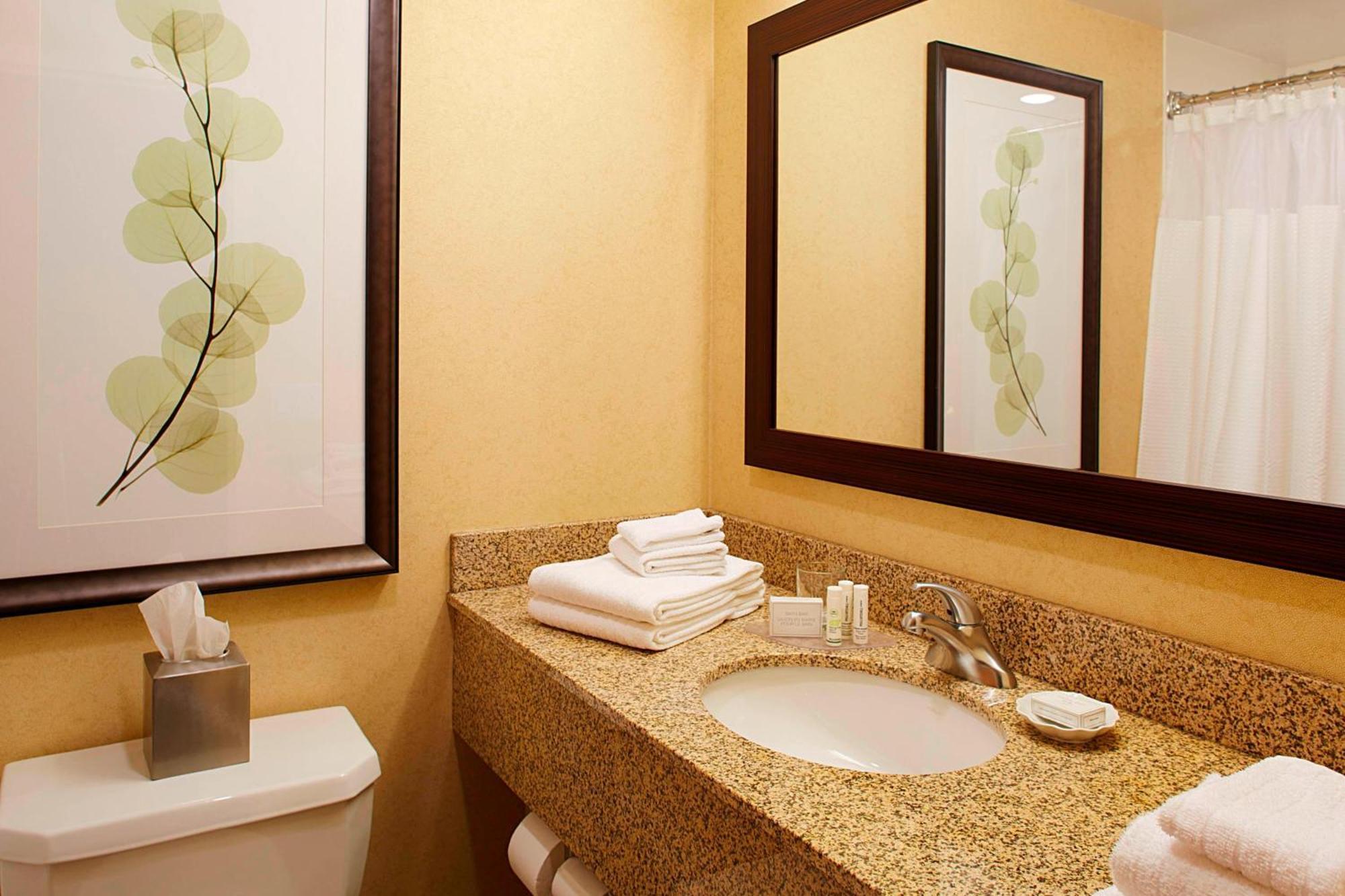Courtyard By Marriott Ithaca Airport/University Екстер'єр фото
